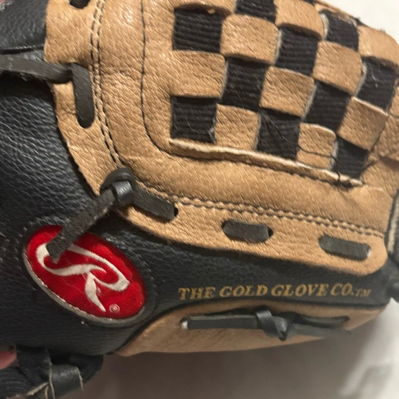 Rawlings Classic Tan and Black Glove - Picture 4 of 7